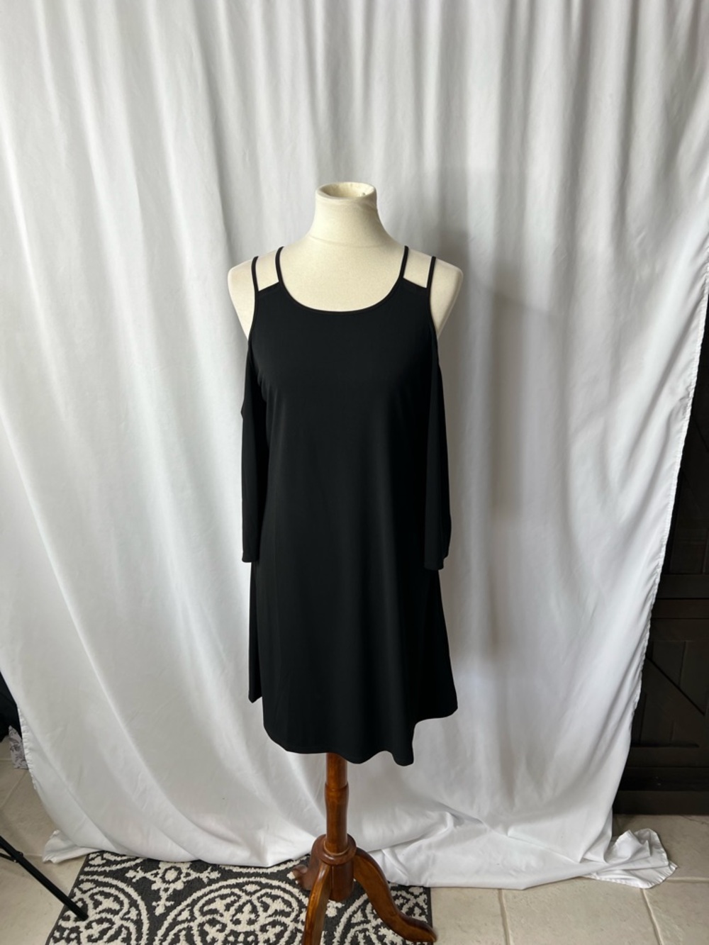 🖤 VENUS Black Cold Shoulder Dress – Size M 🖤